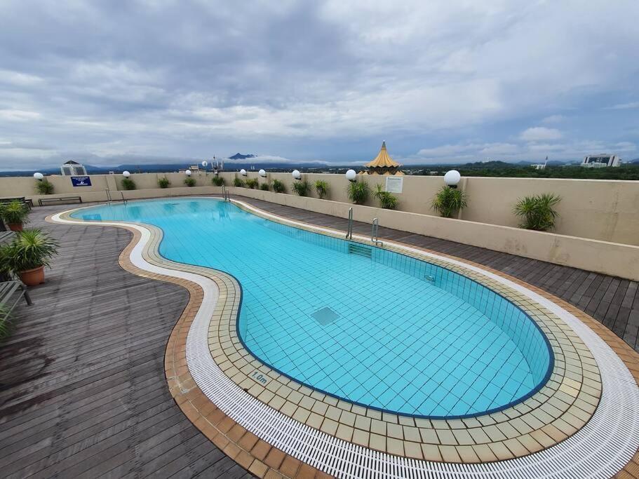 Lovely Waterfront Riverbank Suite With Pool クチン エクステリア 写真