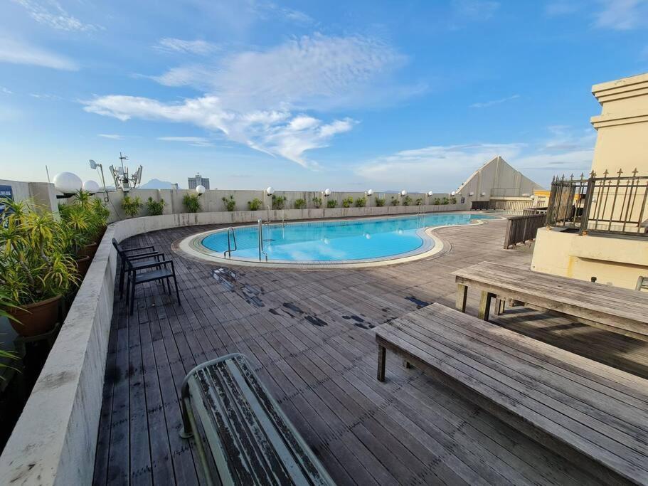 Lovely Waterfront Riverbank Suite With Pool クチン エクステリア 写真