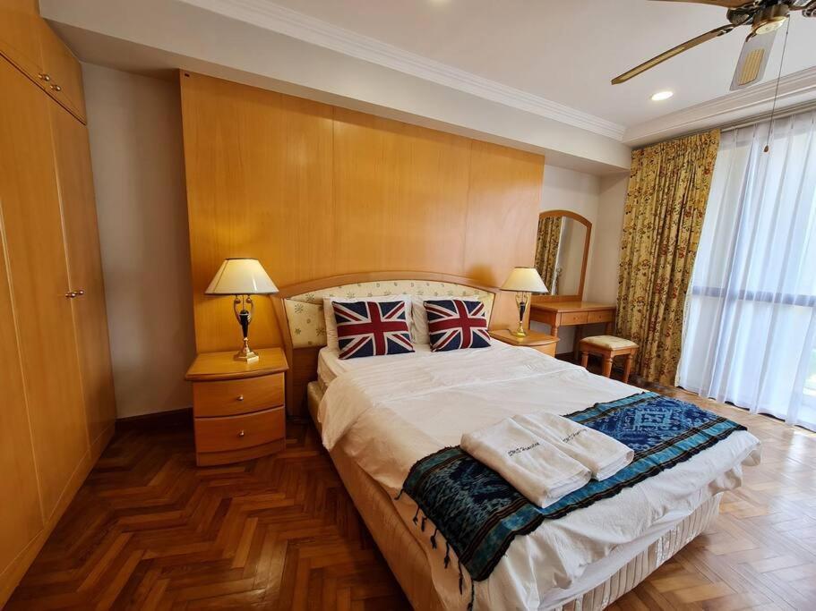 Lovely Waterfront Riverbank Suite With Pool クチン エクステリア 写真