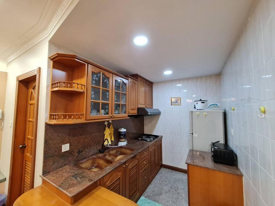 Lovely Waterfront Riverbank Suite With Pool クチン エクステリア 写真